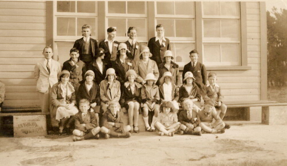 Unidentified Group at the 1928 Warepa School Reunion 