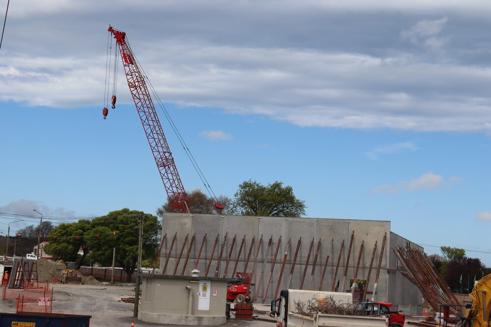 Construction of Te Pou Ō Mata-au