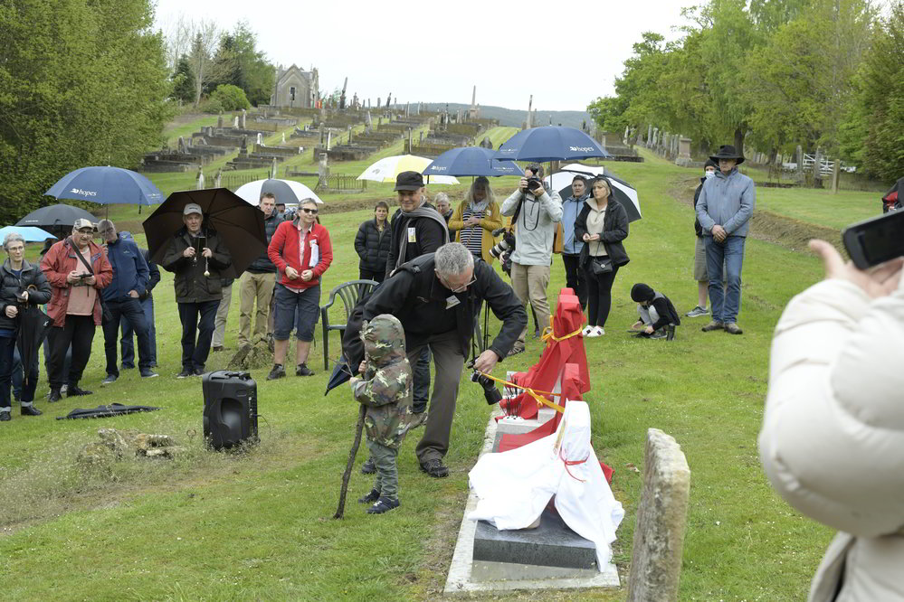 Seque Descendant Unveils Wong Seque Memorial 