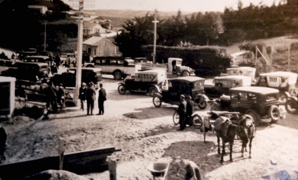 Photograph, Northend Traffic Jam, Balclutha