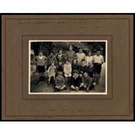 Cousins Family photo collection 'Manuka Creek School group' with names