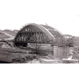 Photograph, Construction of First Balclutha Bridge Arch
