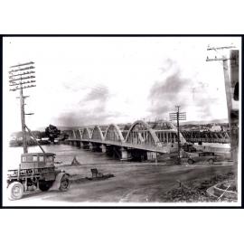 Photograph, Trucks on New Balclutha Bridge