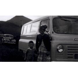 Ernie Roberts Blue Van with Grandkids 