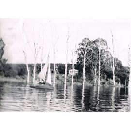 Canoe come Sailboat, Lake Mahinerangi
