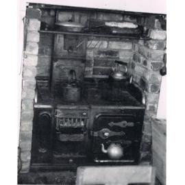 Coal Range in Pick 'n' Shovel Hut 