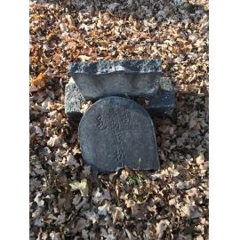 Chinese headstone at Lawrence Cemetery prior to repairs