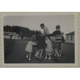 Beaumont School Dunedin Camp - Doug Paterson and children