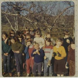 Beaumont School visiting a Local Orchard